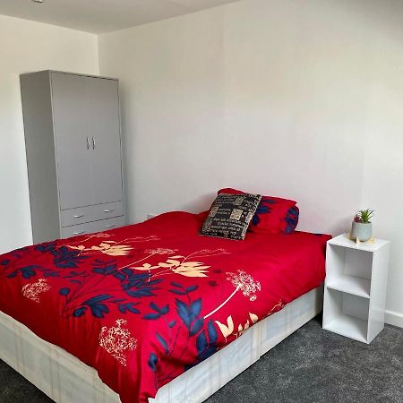 Layrek London 1 Bedroom Flat ภายนอก รูปภาพ